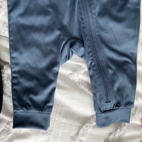 Puma zip up Sleeper 3-6 months - Picture 3 of 6